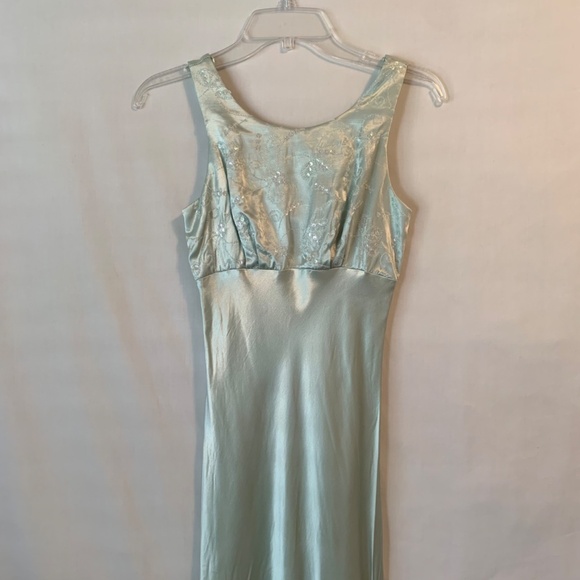 Light Green Satin Flower Sequined Sleeveless Dress Size 3/4 - Picture 3 of 15